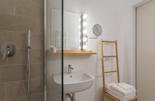 Moniga del Garda Bed & Breakfast | Lake View Deluxe Double or Twin at Insula Felix Hotel