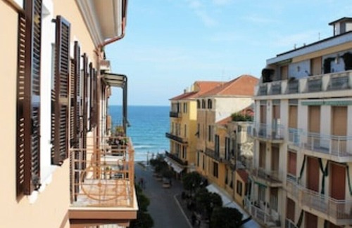 Alassio Apartment | Pet-Friendly Int 7 Nam Residence with Top Guest Ratings