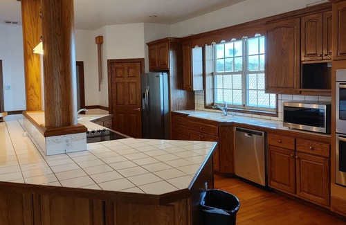 Tropic House | Coastal Retreat with Pool & Ocean Views - 3BR for Families
