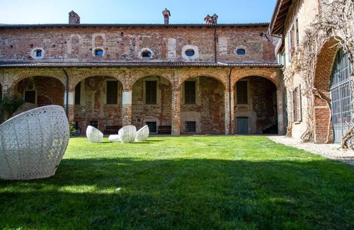Vaprio d'Agogna Villa | Discover Intera Villa: Poolside Retreat with Scenic Views