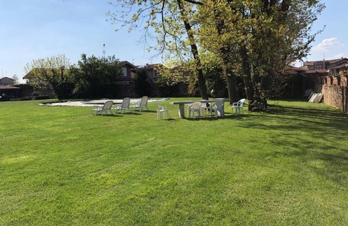Vaprio d'Agogna Villa | Discover Intera Villa: Poolside Retreat with Scenic Views