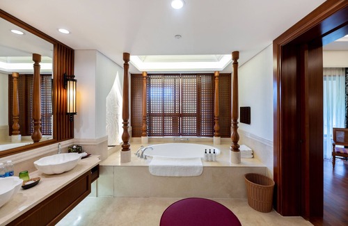 Jinghong Hotel | Experience InterContinental Xishuangbanna Resort with Spa & Pool
