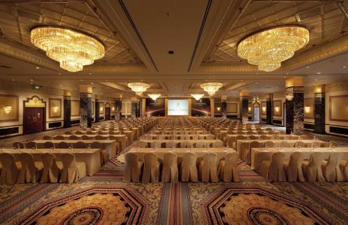 Gumussuyu Mahallesi Hotel | Elegant InterContinental Istanbul with Oceanfront Amenities