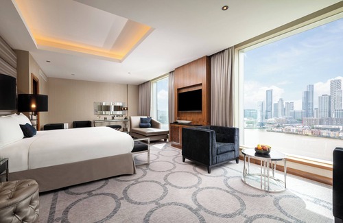 Peninsula Hotel | Elegant InterContinental London - The O2: Spa & Pool Access