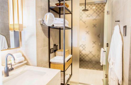 Perth Central Business District Hotel | Elegant InterContinental Perth City Centre: 5-Star Comfort