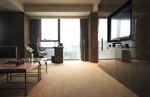 Pudong Hotel | InterContinental Shanghai Expo by IHG - Huangpu Riverview, 3KM to the Bund & Lujiazui, Near 2 Major Exhibition Centers, Onsite Currency Exchange