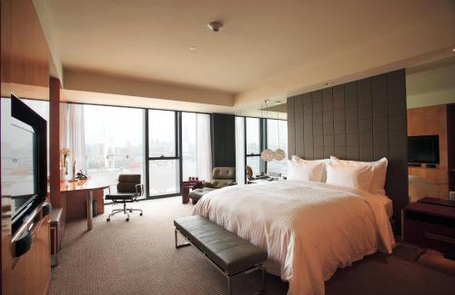 Pudong Hotel | InterContinental Shanghai Expo by IHG - Huangpu Riverview, 3KM to the Bund & Lujiazui, Near 2 Major Exhibition Centers, Onsite Currency Exchange