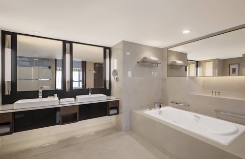 Downtown Shanghai Hotel | Discover InterContinental Shanghai Pudong Hotel's Top Amenities