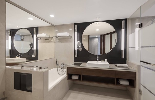 Downtown Shanghai Hotel | Discover InterContinental Shanghai Pudong Hotel's Top Amenities