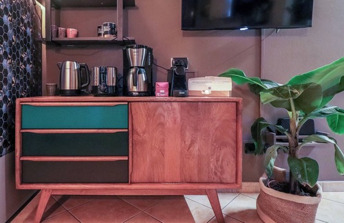 Somma Lombardo Apartment | INTERIOR 13 - Coffee, Wifi & 15 min to MXP - Cozy Apt with all the comforts