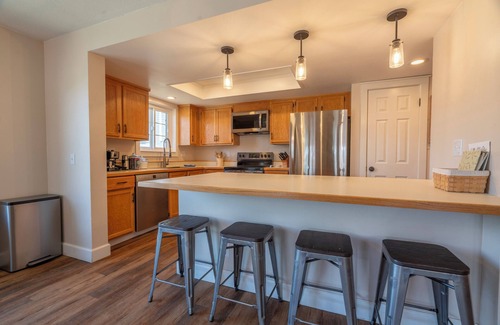 June Lake Condo | Discover Interlaken #17: Ideal 3BR End Unit with Spa