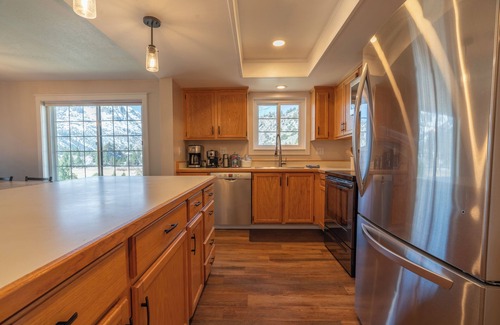 June Lake Condo | Discover Interlaken #17: Ideal 3BR End Unit with Spa