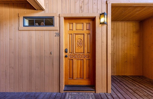 June Lake Condo | Interlaken 28: Condo with Breathtaking Mountain Views