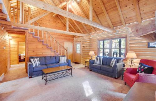 Interlochen House | Cozy Interlochen Cabin with Fireplace - Near State Park!