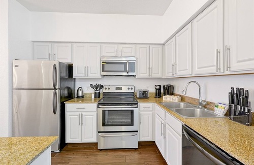 Florida Central Atlantic Coast Apartment | Elegant Retreat on International Drive with Pool & Spa