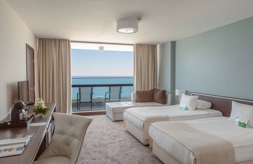 Golden Sands Hotel | Elegant INTERNATIONAL Hotel Casino & Tower Suites Awaits You