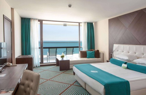 Golden Sands Hotel | Elegant INTERNATIONAL Hotel Casino & Tower Suites Awaits You