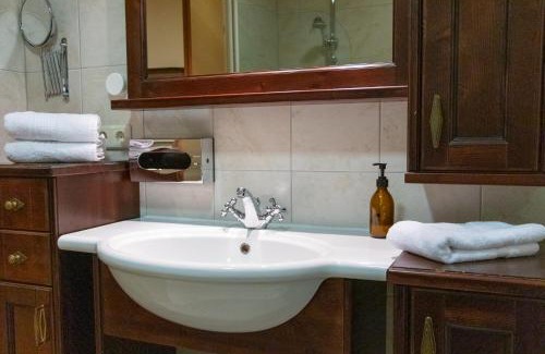 Zwieselstein Apartment | Deluxe Apartment in Sölden with Hot Tub & Family-Friendly Amenities