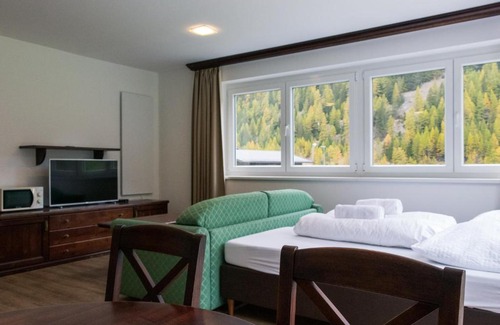 Zwieselstein Apartment | Cozy International House Sölden Studio with Balcony & Hot Tub