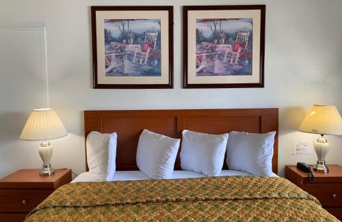North Beach Hotel | Family-Friendly International Inn on the Bay with Pool Access
