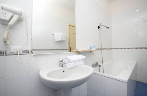 Mondragone Hotel | Relaxing International Resort with Pool and Spa Amenities