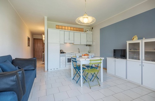 Clusane Apartment | Kid-Friendly Interno 2 - Cozy One Bedroom Apartment for 3