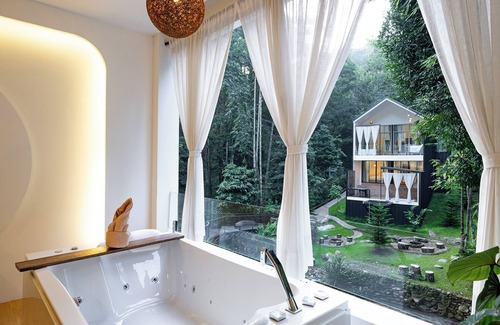 Mae On Hotel | Experience Comfort at Inthada At Mae Kampong Hotel