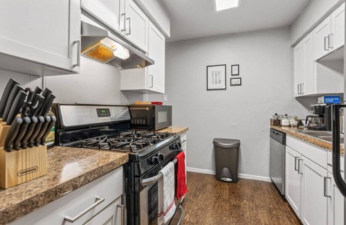 Fort Worth Apartment | Cozy 2BD Home Near TCU: Pet & Child Friendly Amenities