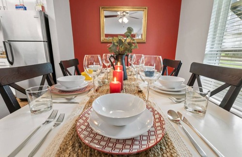 Fort Worth Apartment | Cozy 2BD Home Near TCU: Pet & Child Friendly Amenities