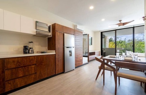 La Veleta Apartment | Cozy Retreat with Private Pool at Moots 204