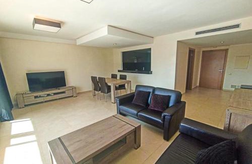 Mnar Apartment | Cozy Apartment with Ocean View and Pool Access