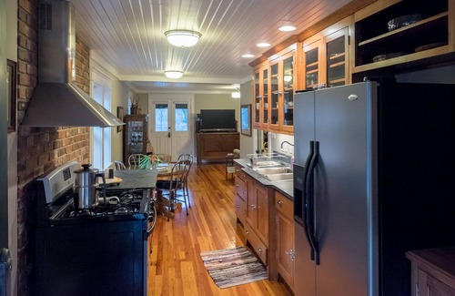 Wapwallopen Cottage | Cozy Lake Cottage with Ocean Views in Northeast Pennsylvania
