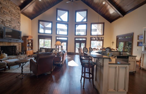 Gainesville House | Serene Lakefront Retreat with Infinity Pool & Spa Access