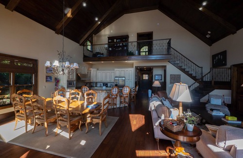 Gainesville House | Serene Lakefront Retreat with Infinity Pool & Spa Access