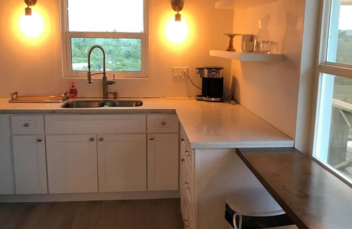 William's Town Cottage | Indulge in Beachfront Bliss at Blue Point Cottage