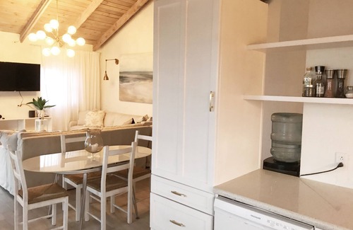 William's Town Cottage | Indulge in Beachfront Bliss at Blue Point Cottage