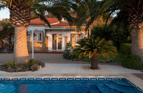 Sayalonga House | Tranquil Villa with Ocean View, Pool & Spa Amenities