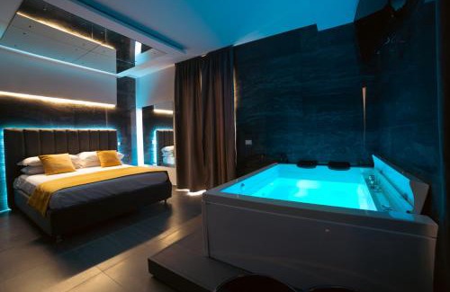 Qualiano Hotel | Elegant Intimity Rooms with Breakfast & Hot Tub Access