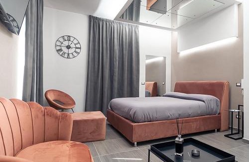 Qualiano Hotel | Elegant Intimity Rooms with Breakfast & Hot Tub Access