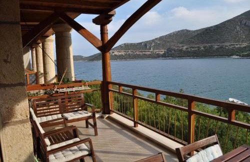 Arkadiko Chorio Apartment | Oceanfront Escape: Into The Blue Apartment, 4-Star Rated