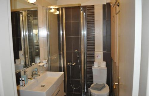 Arkadiko Chorio Apartment | Oceanfront Escape: Into The Blue Apartment, 4-Star Rated