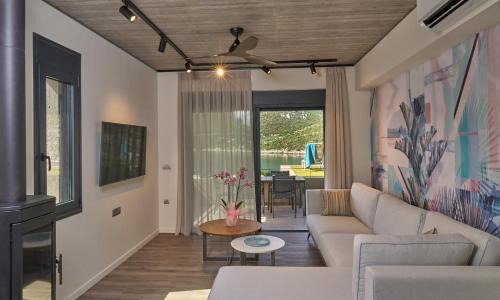 Arkadiko Chorio Apartment | Discover Into The Blue Suites: Oceanfront Paradise Awaits