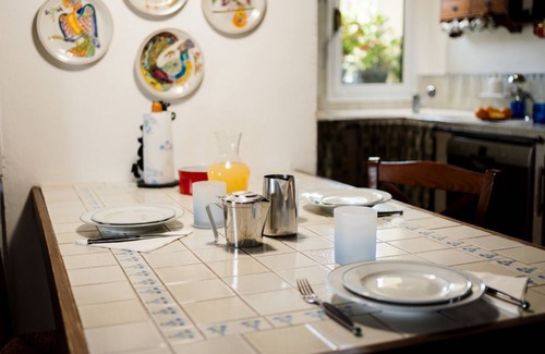 Cason della Guardia Apartment | Into the Green! Flower Flat x4 Pool & Parking