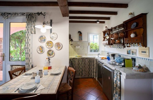 Cason della Guardia Apartment | Into the Green! Flower Flat x4 Pool & Parking