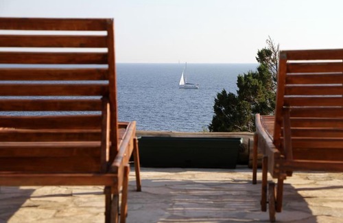 Lustica House | Natural Retreat with Ocean View & Pet-Friendly Amenities