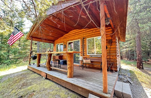Troy Cabin | Tranquil Into the Woods Cabin: Guest Rated 9.6/10