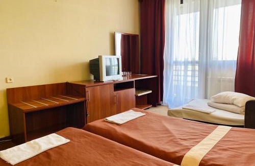 Uzhhorod Hotel | Pet-Friendly Intourist-Zakarpattia Hotel with Pool & Dining