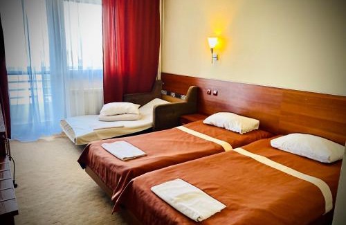 Uzhhorod Hotel | Pet-Friendly Intourist-Zakarpattia Hotel with Pool & Dining