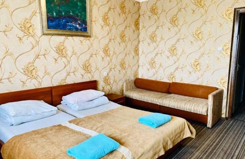 Uzhhorod Hotel | Pet-Friendly Intourist-Zakarpattia Hotel with Pool & Dining
