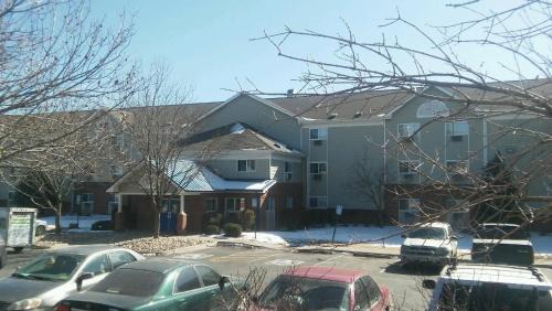 Sheridan Hotel | Convenient InTown Suites Extended Stay in Englewood